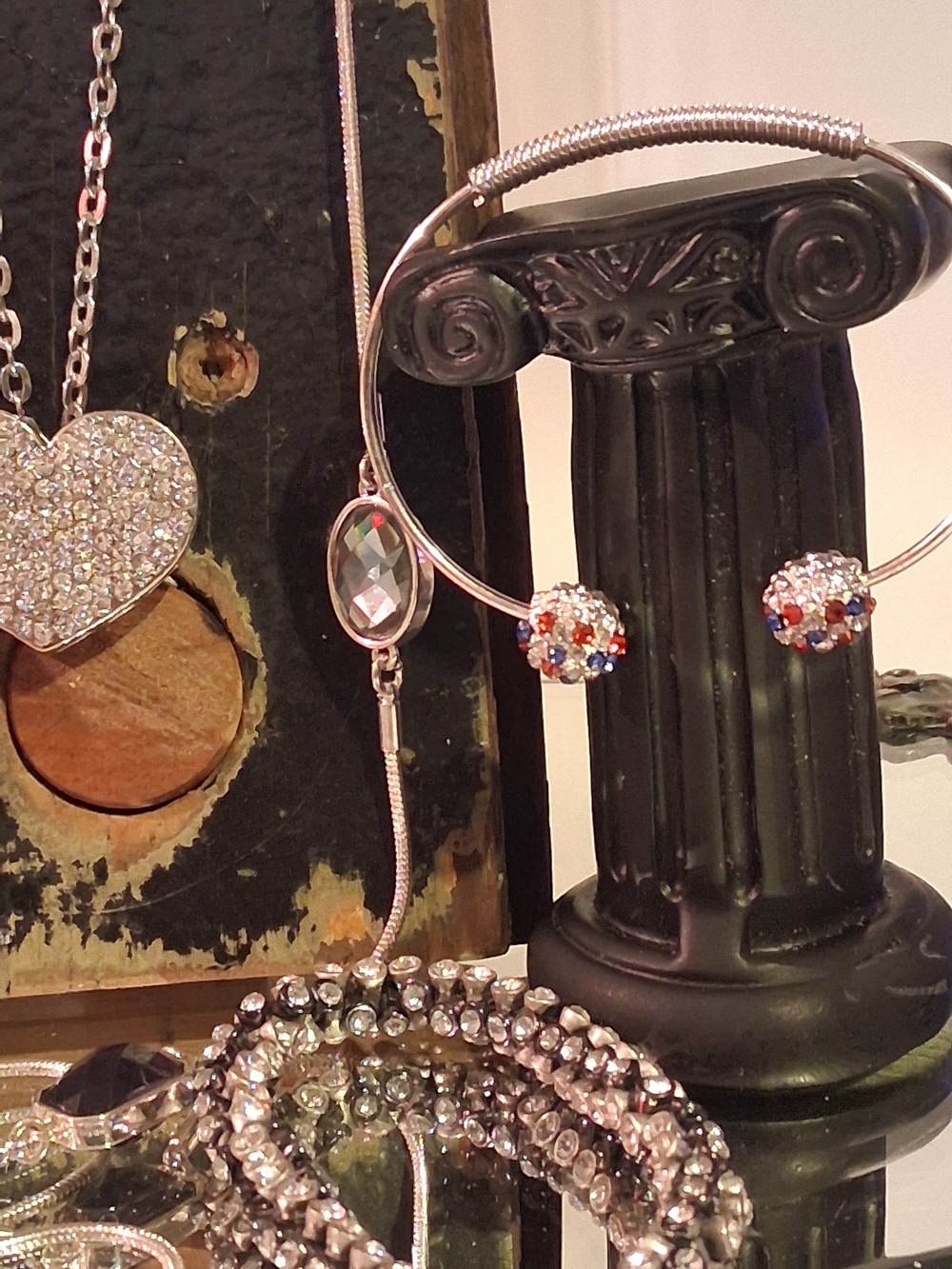 Vintage costume jewelry collection a NineWest silver-tone necklace and Bracelets - Picture 3 of 9